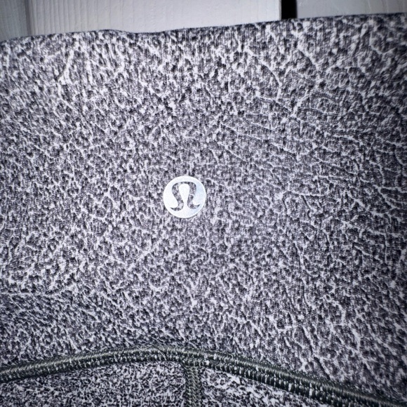 Lululemon High-Rise Grey Mesh Panel Leggings Size 6 - Picture 3 of 7
